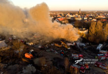 Pożar na składowisku aut w Rozwadowie