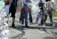 Lany Poniedziałek już tylko z nazwy – Powoli zanika tradycja oblewania się wodą