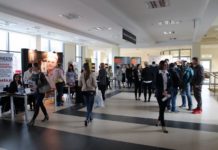 Tłumy na targach pracy