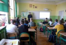 Policjanci rozmawiali z młodzieżą o narkotykach