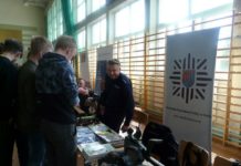 Policjanci na Targach Edukacyjnych