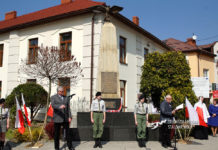 Odsłonięcie tablicy poświęconej podporucznikowi Janowi Olechowskiemu