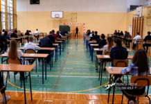 Napisali egzamin pomimo trwającego strajku