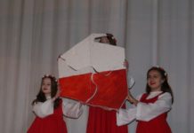 Policjanci na Przeglądzie Małych Form Teatralnych