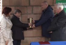 Wmurowanie kamienia węgielnego przy budowie hali przy PSP nr 1 w Nisku