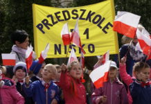 Niżańskie przedszkolaki świętowały Dzień Flagi