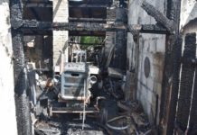 Policjanci pomagali ratować dobytek z płonących budynków