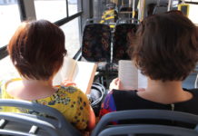 Od dzisiaj w miejskich autobusach można podzielić się książką