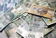 Dzielnicowy po służbie zatrzymał 70-latka, który przywłaszczył znaleziony portfel