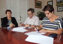 Podpisanie umowy na przebudowę budynku byłego biurowca Zakładów Drzewnych w Nisku