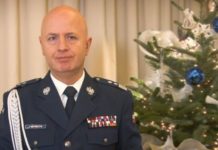 Życzenia świąteczne Komendanta Głównego Policji
Z okazji Świąt Bożego Narodzenia i Nowego Roku Komendant Główny Policji gen. insp. dr Jarosław Szymczyk w imieniu własnym i kierownictwa polskiej Policji złożył życzenia wszystkim policjantkom, policjantom i pracownikom Policji.
Dodano: 24.12.2019