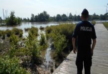 Policjanci patrolują tereny nadsańskich błoni