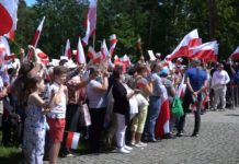 Kontrowersje wokół wizyty Andrzeja Dudy