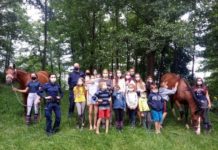 Policjanci odwiedzają miejsca letniego wypoczynku