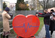 Serduszko na nakrętki z inicjatywy radnych z SPS pojawiło się przy WTZ Szansa