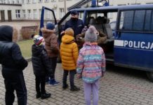 Policyjni profilaktycy spotkali sie z uczestnikami półkolonii