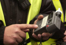 Pijany kierowca zasnął w samochodzie, miał przy sobie narkotyki