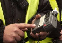 Rozmawiał przez telefon w trakcie jazdy, do tego był nietrzeźwy