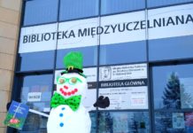 Czytelników biblioteki wita literacki bałwan