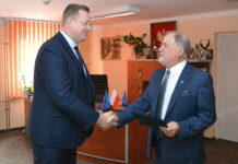 Powiat przejmuje „Medyka”, szkołą nadal będzie kierował Robert Grzyb