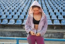 Damskie bluzy na lato — które kolory i kroje będą odpowiednie?