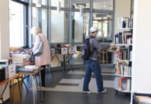 Po tanie książki przyjechał z Krakowa