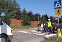 Bezpieczna droga do szkoły ze stalowowolska policją