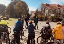 Policjanci przeprowadzili egzamin na „pierwsze uprawnienia” dla użytkowników jednośladów