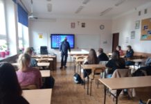 O handlu ludźmi na spotkaniu z młodzieżą