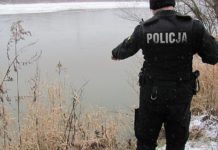 Policjanci uratowali mężczyznę, który chciał skoczyć z mostu