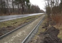 Trwa budowa chodnika wzdłuż DK 77 w Kopkach