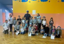 Niżański policjant wziął udział w charytatywnym Jarmarku Wielkanocnym