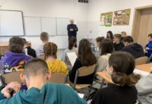 Policjanci spotkali się z młodzieżą