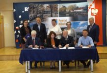 Podpisanie umowy na przebudowę dawnego LO na potrzeby SOSW w Rudniku nad Sanem