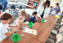 W bibliotece zrobili prezenty dla mam