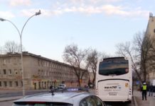 Policyjny punkt kontroli autobusów w Stalowej Woli