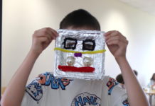 Zrobili maski z talerzyków i płyt CD