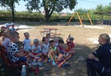 Praca profilaktyczna niżańskich policjantów podczas wakacyjnych festynów i spotkań