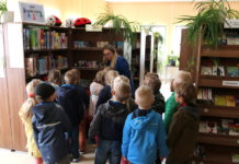 6-latki zachwycone książkami