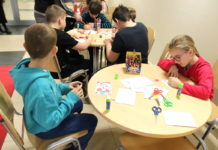 Każdy zrobił świąteczną kartkę