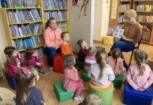 Głośne czytanie z przedszkolakami