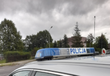 Pijany kierowca z zakazem prowadzenia pojazdów zatrzymany przez policjantów