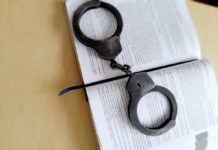 Był poszukiwany listem gończym. Miał przy sobie narkotyki