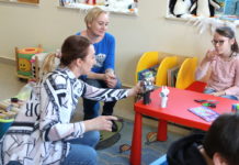 Zrobili tekturowe kotki