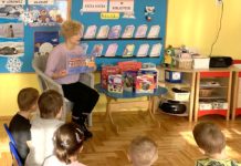 Kicia Kocia w bibliotece