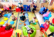 Zabawy „Jeżyków” z dinozaurami