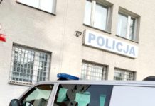 Zniszczył samochód i znieważył policjantów. Został zatrzymany