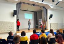 Policjanci we współpracy z Fundacją „Czas Wolności” edukowali niżańską młodzież