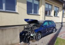 Stracił panowanie nad pojazdem i uderzył w budynek