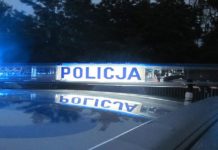 Nietrzeźwy i bez prawa jazdy wjechał w znak drogowy